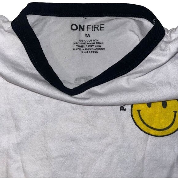 🔥4/$25 On Fire White Smiley Short Sleeve Tee - Picture 3 of 4